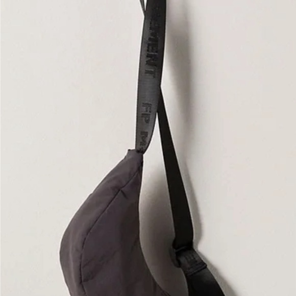 Free People Nothing But Net Sling Bag❤️ NWOT - Picture 3 of 7